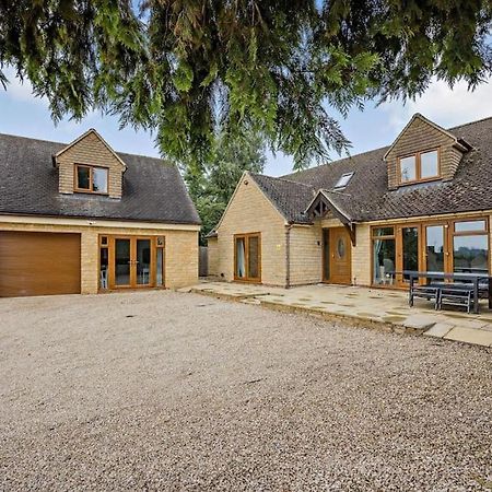 Beautiful 4-5 Bedroom Village House With Rural Views Salford  Exterior photo